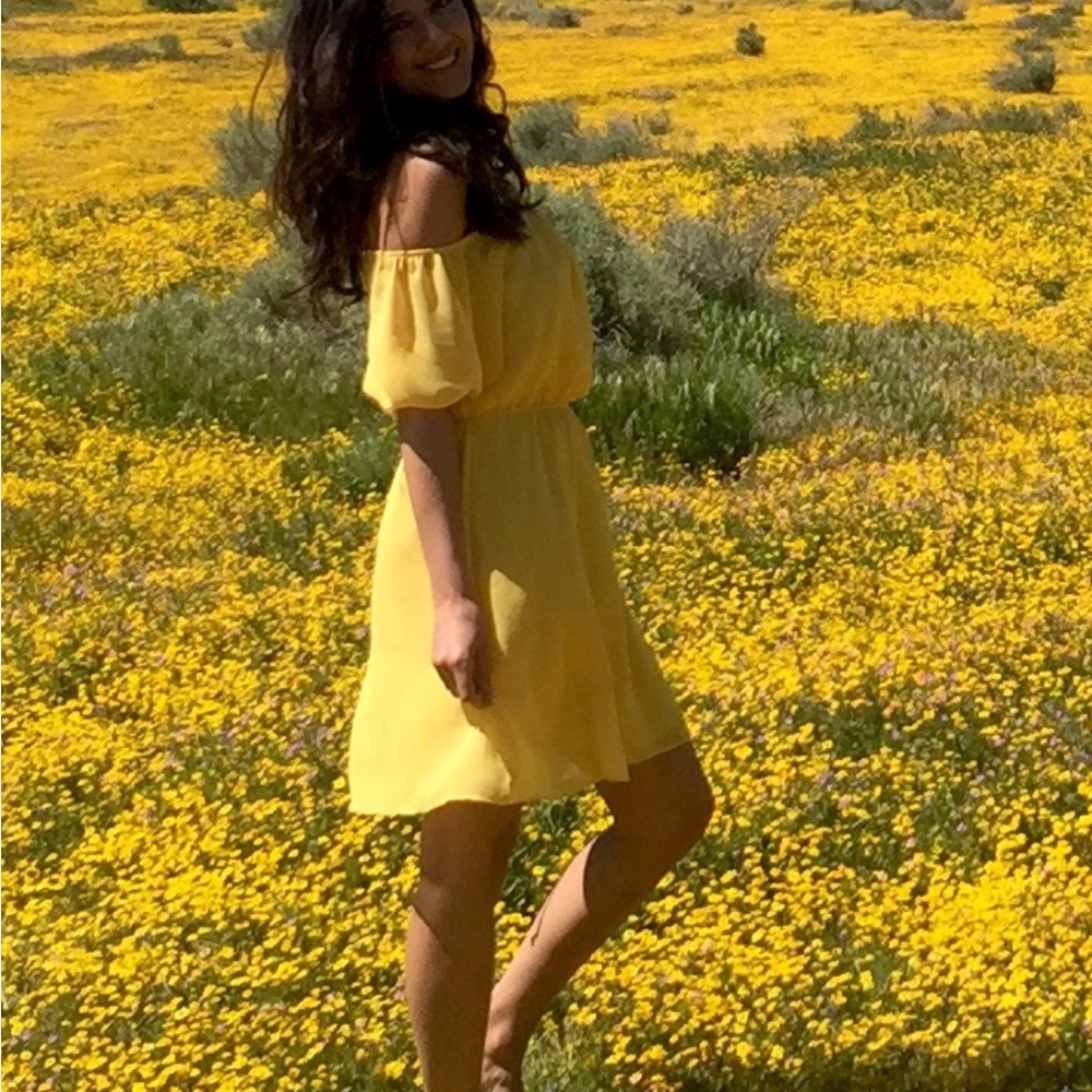 Beautiful BCBG yellow dress in xxs